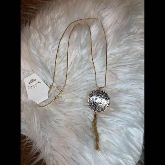 Necklace   - Picture 1 of 3